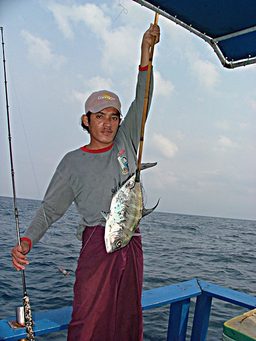 ให้เด็กเรือหล่อบ้าง