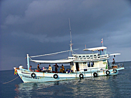 เรือโกเพชรก็มาจอดอยู่ก่อนเช่นเคยท