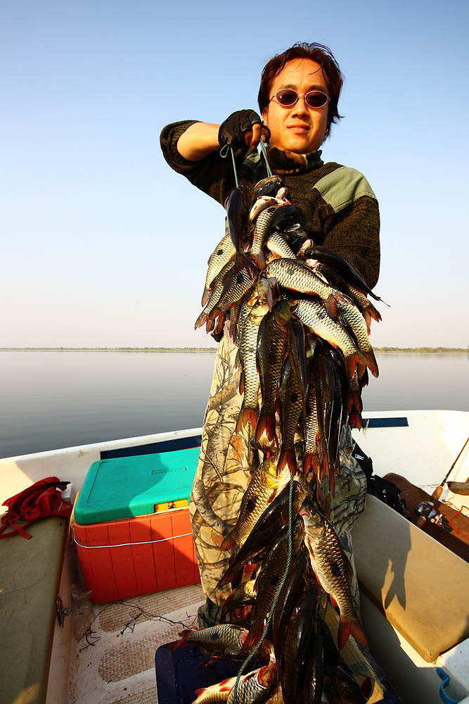 ยาวววว ถึงพื้นเรือเลยนะ
 :cool: