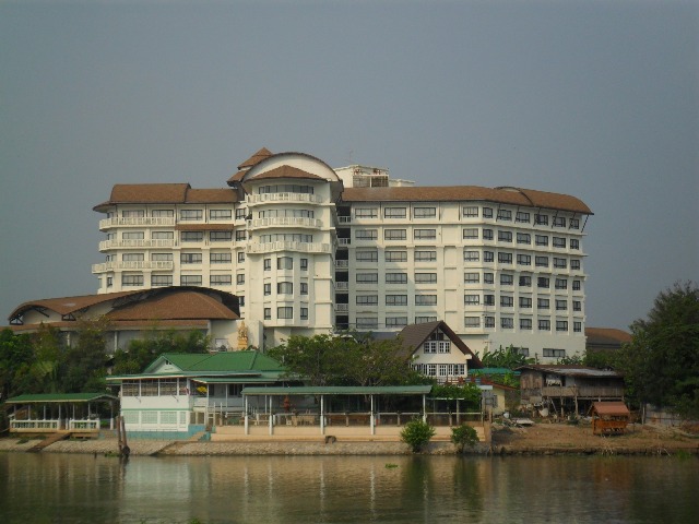 และมาลงเรือที่ท่าน้ำโรงแรมวรบุรีอโยธยา
ชมทัศนียภาพสองฝั่งแม่น้ำป่าสัก