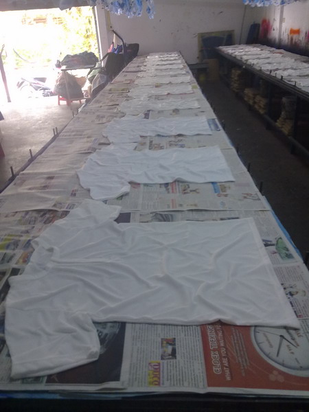 เตรียมเสื้อเรียงใว้รอพ่นครับ :smile: :smile: :smile: