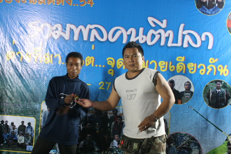 .......ผม  ก็ โดน  ทีม  ทาง กันทรลักษณ์         

