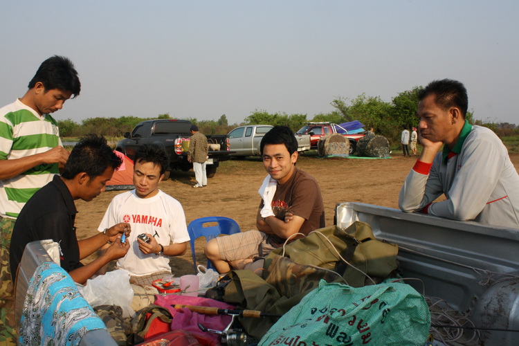 กิน  ข้าว  เสร็จ  น้า จั่ว น้อย  ก็ ออก  ไป เทรน  น้อง  ไม้ใกล้  ฝั่ง    ให้ ทาม แบบนี้ๆๆแบบนี้ น่ะ
