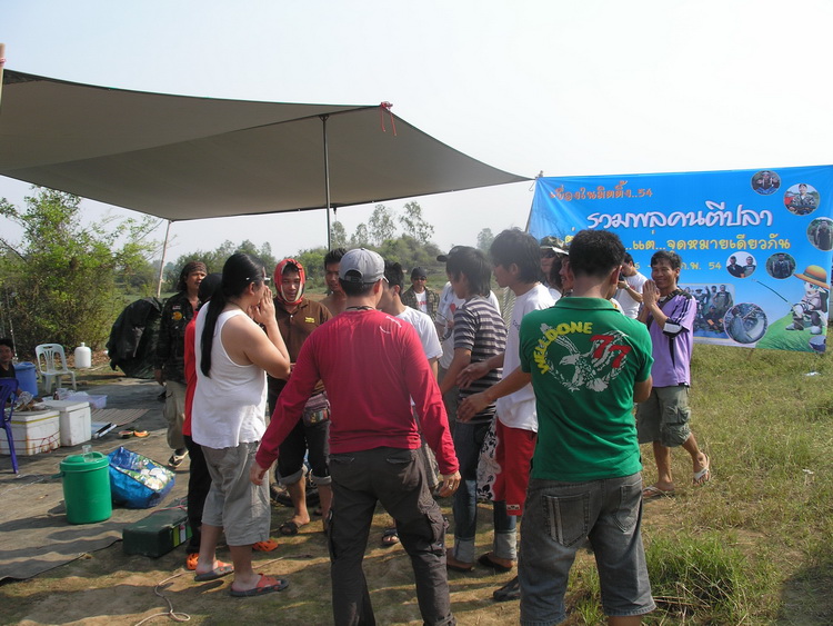 ....ร่ำ  ลา...  กัน  คับ   ปี  หน้า ค่อย  เจอ กั