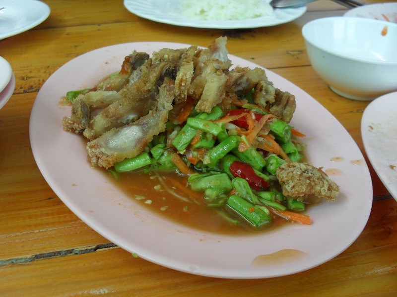  :ohh: :umh: :umh:
ส้มตำหมูกรอบครับ  อร่อยจ้า 
 :l