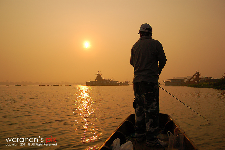 เรือเราวนกลับกลับมาที่เรือขุดทราย



สวัสดีครับน้าseductive   :cheer: :cheer: :cheer: