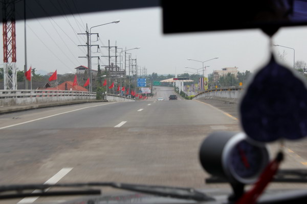 สะพานนี้ ทุกๆคนที่มาตราด คงคุ้นเคยดี
- bank-may หวัดดีคราฟ เพิ่งเริ่มเดินทาง รีบโดดขึ้นรถเลยคราฟ กะ