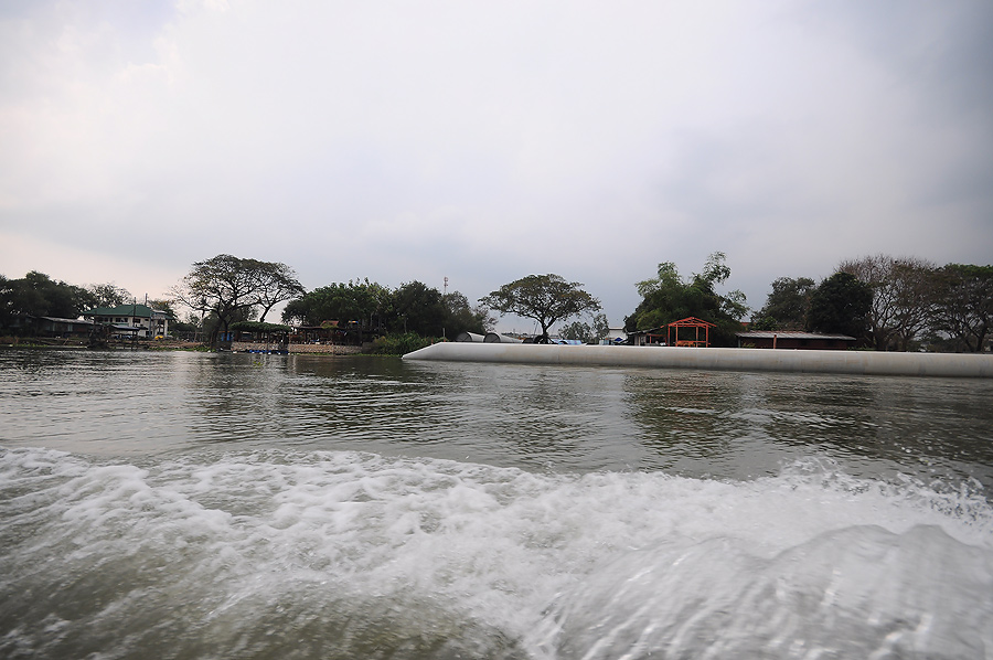 กะวิ่งเรือไปกินข้าวที่ครัวริมสวนเลย :grin: