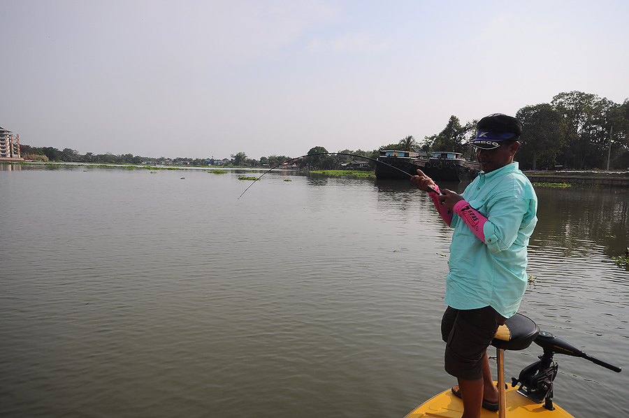 พูดแล้วจะหาว่าคุย วิ่งเรือกลับมารับสองคนขึ้นเรือวิ่งเข้าหมาย ไม้แรกก็โดนเลยคร๊าบบบบบบบบบ :grin: :gri