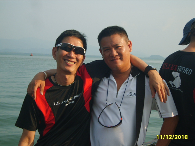 จิมมี่ กับเพื่อนร่วมทีม