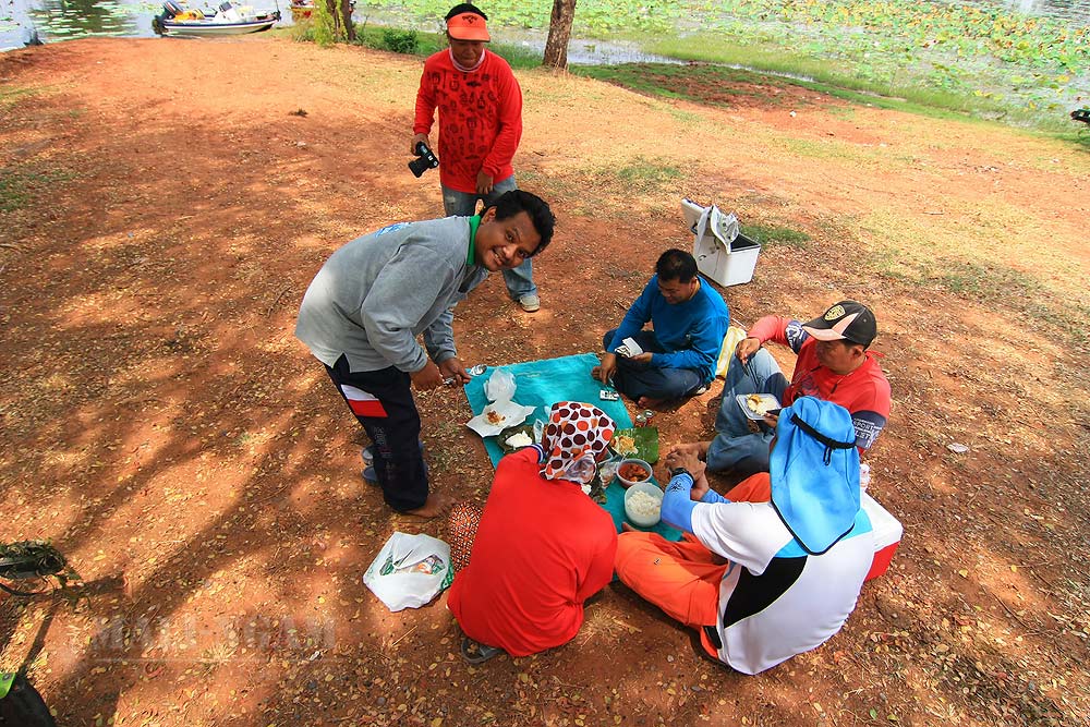 เข้าฝั่งกันแล้วครับ..........โทรเรียกเรื