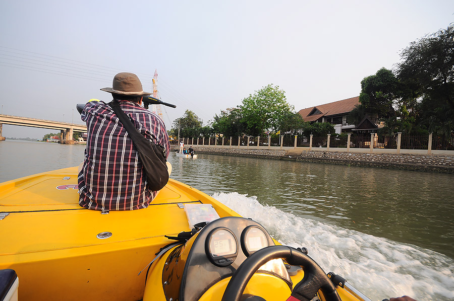 ก่อนถึงท่า เจอเรือใครลอยอยุ่ข้างหน้าหว่าคุ้นๆ :grin: :grin: