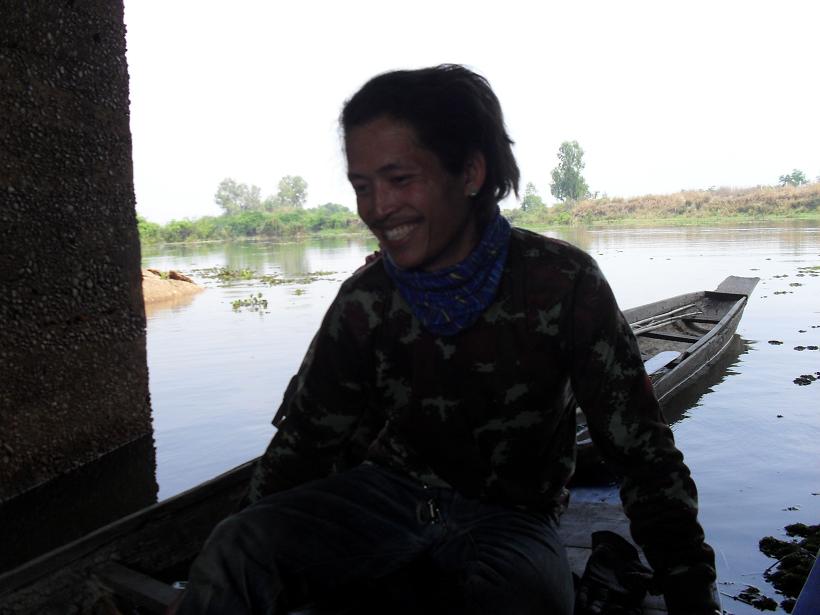 

พักเที่ยงครับ พายเรือรบแดดที่ใต้สพาน  ดูสีหน้าแต่ละคน  ยิ้มกันหน้าบานไปเลย  ได้มันส์กันถ้วนหน้าค