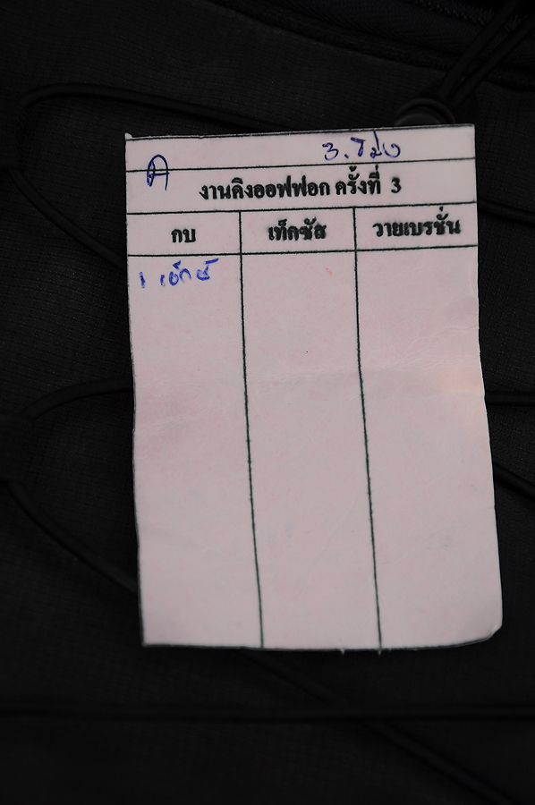 กระดาษใบนี้ไม่ใช่แบงค์ แต่สามรถซื้อเพนกวินมาเลี้ยงได้ตั้ง 2 ตัวแน่ะ แถมคนล่ะพันธุ์กันด้วยน่ะ พันธุ์น
