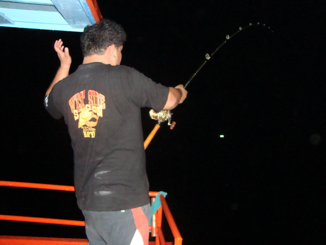 ปลาพาไปท้ายเรืออีกครับ ยุงกันทั้งค