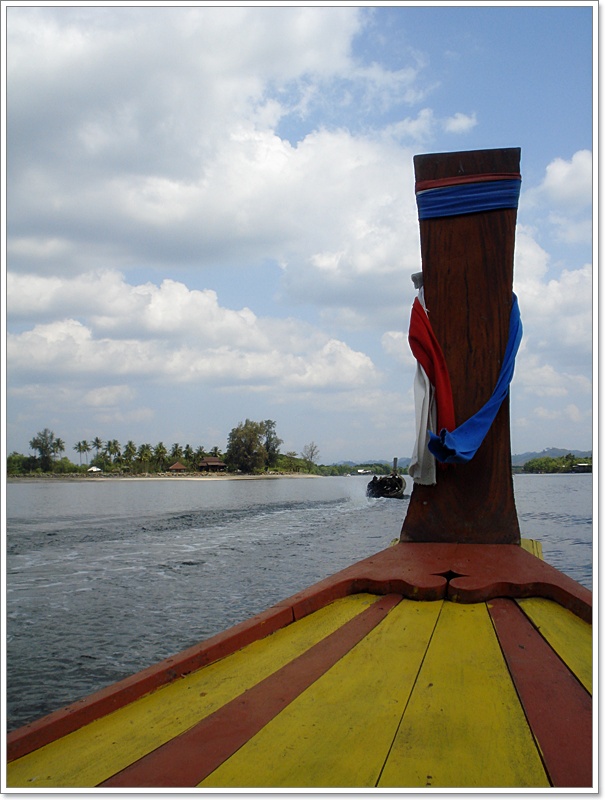  [b]เราเดินเรือไปแบบ เรื่อยๆ..จุดหมายคือ เกาะ 3 ทางเดินเรือผ่านของเรือตกปลาจากปากบารา-เกาะรอก

สำห