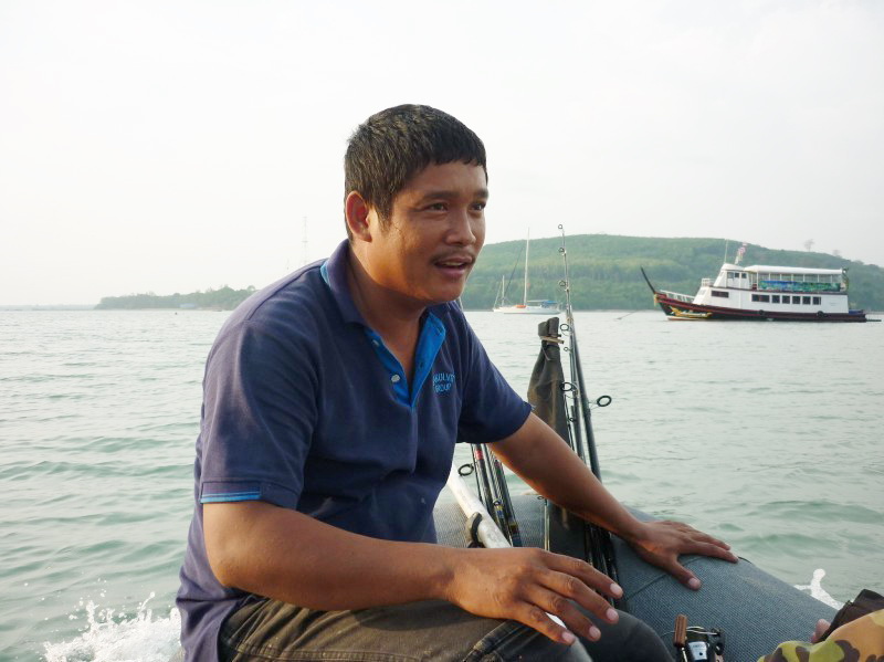 

.....เย้.......เครื่องเรือสตาร์ทติดแล้ว............ไปกันเลย...........เนื่องจากกระชังเลี้ยงปลาอย