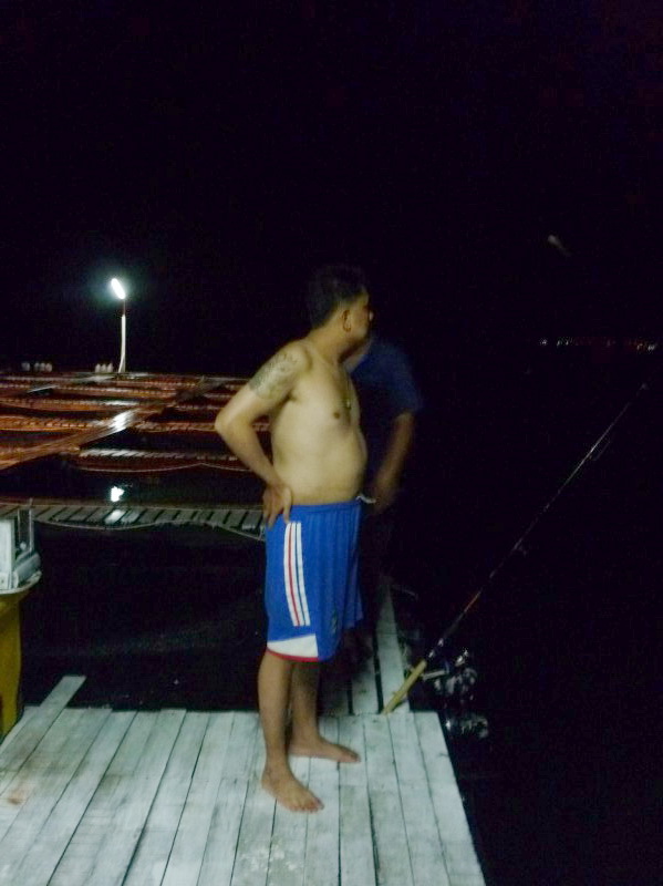 

ฝนตกอยู่ประมาณ ชั่วโมงกว่า ๆ ..........จึงออกมาข้านอกได้......
