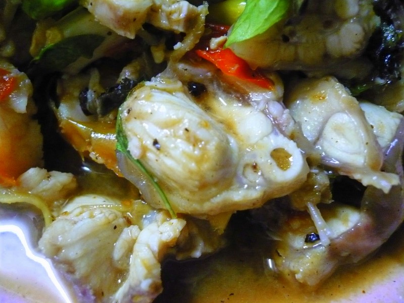 อร่อยมากครับ ก่อนทำต้องลวกน้ำร้อนขูดหนังออก แล้วหั่นเป็นชิ้นพอคำแล้วล้างด้วยน้ำเกลืออีกทีจะได้ไม่สาบ