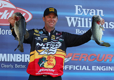 อันดับ 2
Kevin Vandam พี่เทพขยับตัวตามความคาดหมาย ยังคงรักษาน้ำหนักเดิมๆของวันนี้ได้
น้ำหนักรวม 35