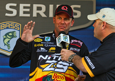 อันดับ 5 

Kevin Vandam อันดับร่วงลงมาพอสมควรเลยทีเดียว ได้ปลาเยอะมากแต่ทำน้ำหนักไม่ขึ้นจริงๆ  :cr