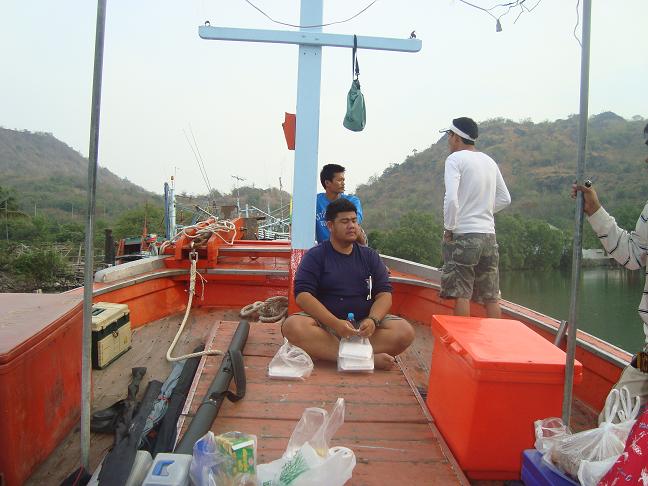 ขอเวลาขนสัมภาระลงเรือก่อนนะครับ.............