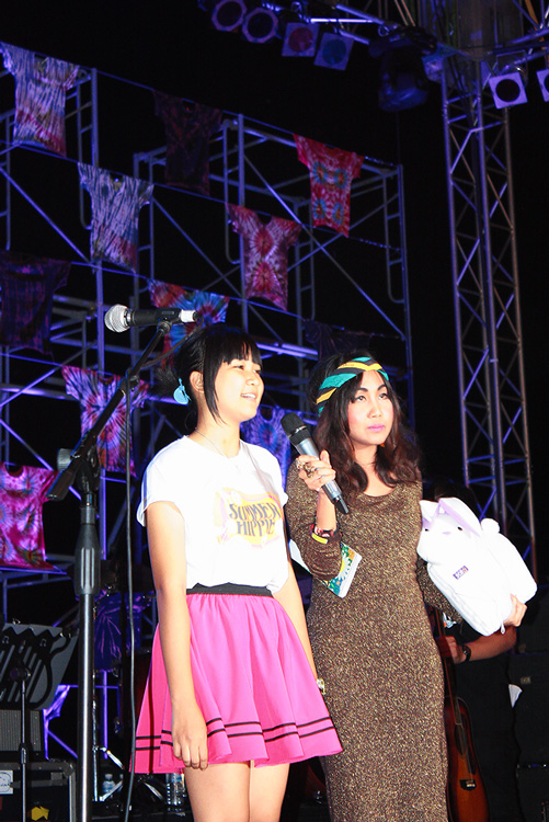 สาวๆขึ้นเล่นเกมส์  :smile: :smile: