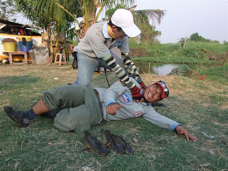 [b]ผมว่าไม่ต้องห้ามแล้วครับ เรียก พี
