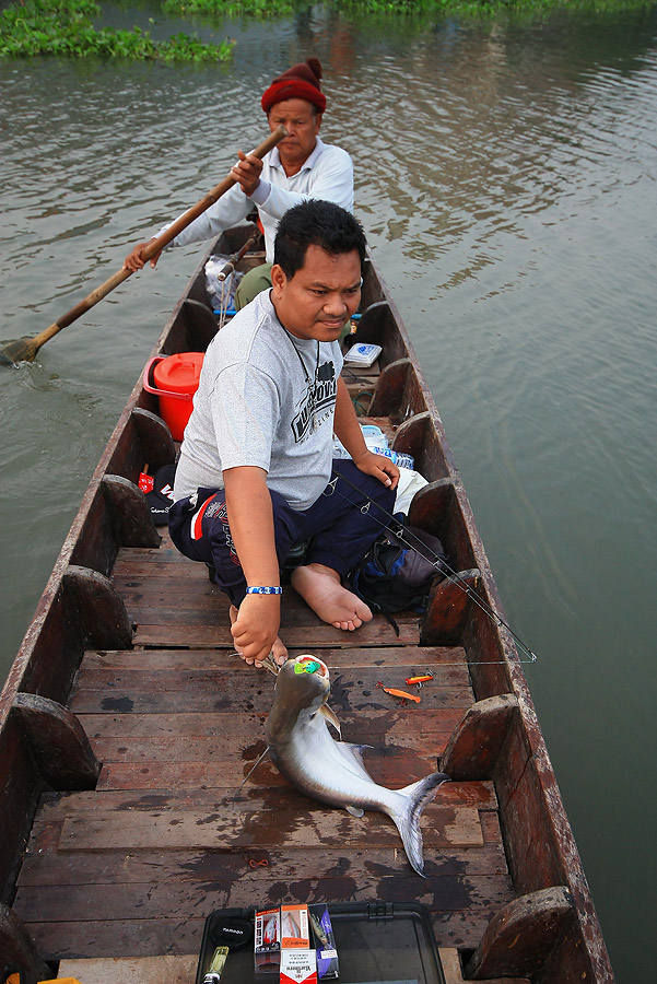 เข้าหมายเด็ดดวง ที่ลุงแดง ไต๋เรือบอกมาว่า  เป็นหมายเด็ดเรือดูดทราย...

เข้ามาปุ๊บ ตีเหยื่อไปปั๊บ พ