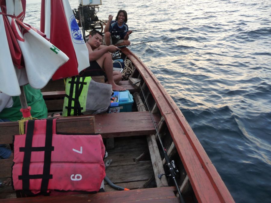 ท้ายเรือน้าเป็ดกับไต๋บอยยังสบายดี