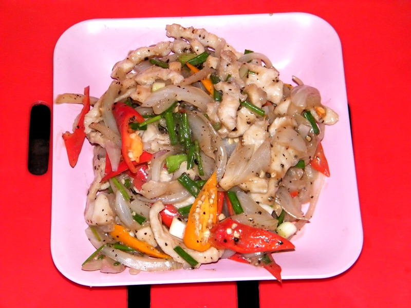 ไอ้เข้ผัดพริดไทยดำ