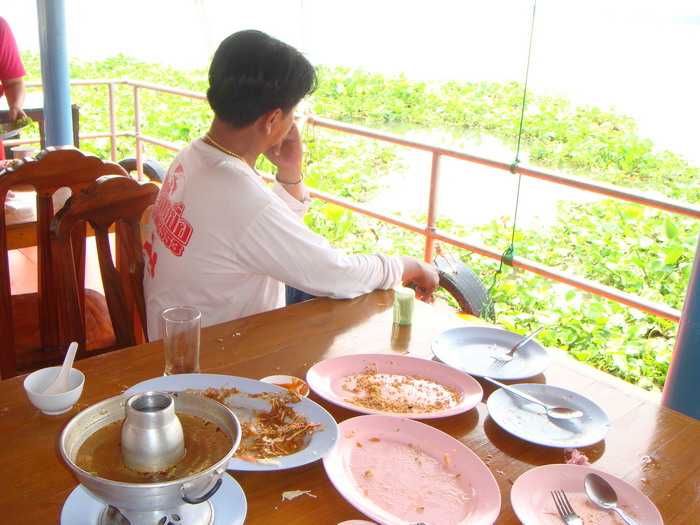 นี่ขนาด กินข้าว จะติดคอ  ยังเรียบเลย  ไม่ธรรมดาจริงๆ  :grin: :grin: :grin: :grin: