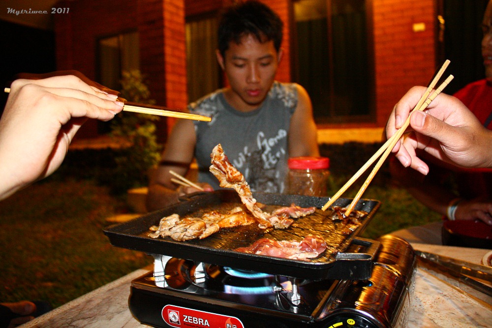 หมูลอยได้ :laughing: