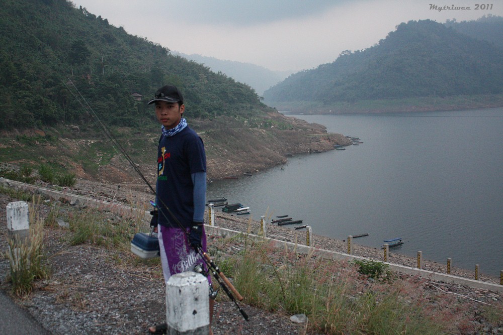 เช้าวันสุดท้ายไปตีปลาในเขื่อนขุนดานกับปอ :grin: