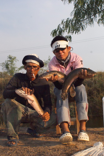 ถ่ายรูปกับน้านิดก่อน.....คนหาทิปดีๆๆมาให้สนุกกัน

 :kiss: :kiss: