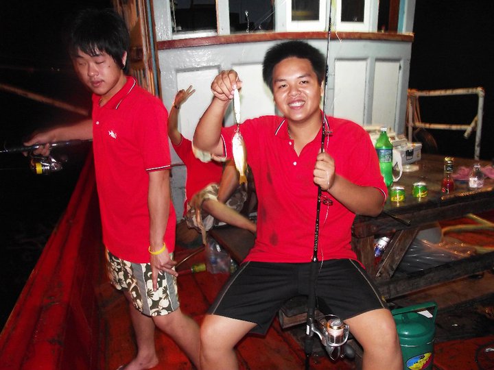 มาล่ะ ปลากินจิ๊ก ... 55555

มีใครเคยจิ๊กได้ ปลาตัวเท่านี้บ้างครับ  :laughing: :laughing:

แถมกิน