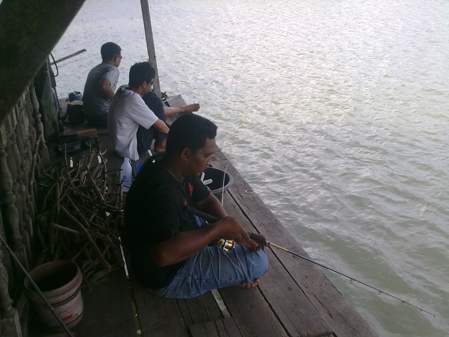 อีกมุมครับ-*-