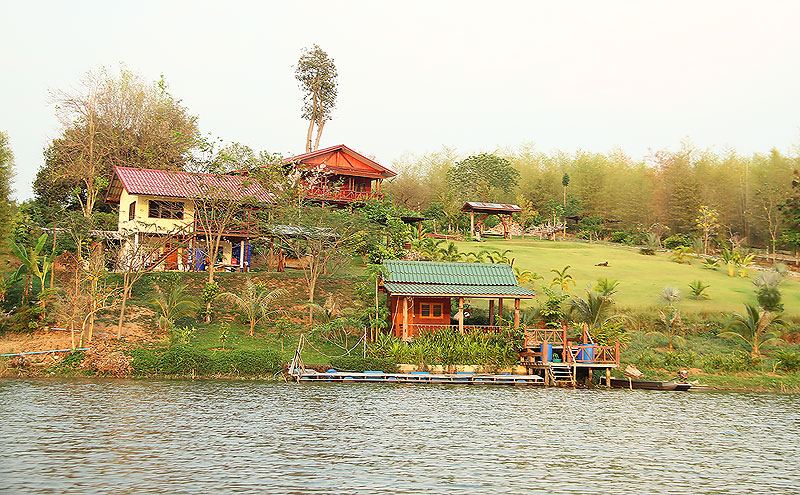 

บ้านสวยเนอะ หมาตัวเบอเร่อเลยอะ        :love: