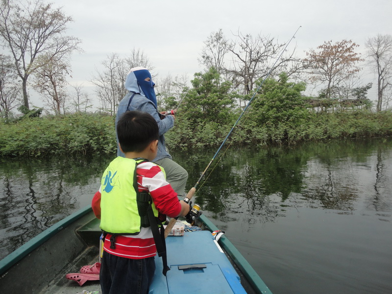 ผมต้องเริ่มขยับเรือให้มีระยะห่างจ