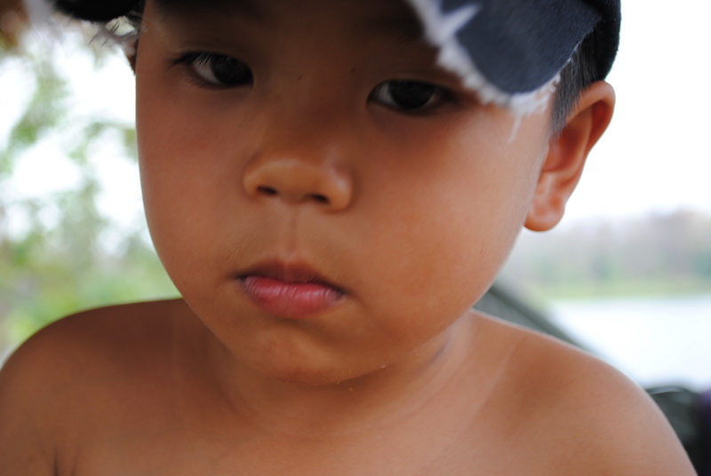 มิหนำซ้ำ มาชวนผมเล่นเป็นเพื่อนอีก  