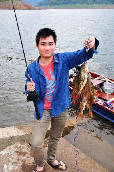 ขึ้นฝั่งแล้ว ถ่ายรูป ปลารวมตาม ธรรมเนียม  :laughing: :laughing: