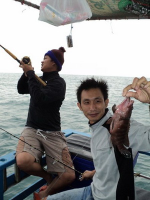จ๊ากกกกกกกกกกกกกส์!!!แต่หงัยเล่นซะน้ำหนักปลาหายไปเลยหล่ะน้าต้อง... :grin:
เจ้ยยยยยยย!!!น้าต้นงัดอีก