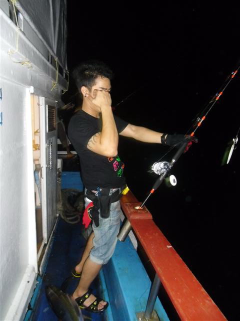  :cheer: :cheer:ผมเองก็วิ่งถ่ายรูปรอบเรือเลย