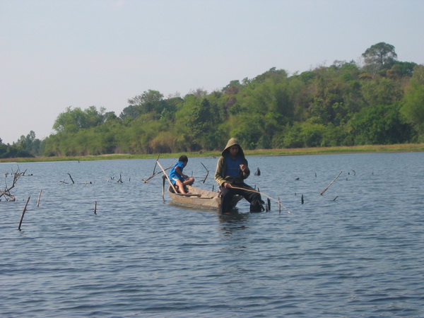  [b]ลากันด้วยภาพนี้นะครับ เพื่อนนักตกปลาอีกลำหนึ่ง ลอยเรือตกปลาหมอตะกรับ...... [/b]

 [b]วิธีการเด