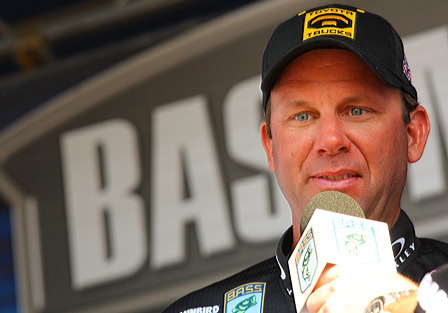 Kevin Vandam ให้สัมภาษณ์ถึงปลาที่ใหญ่ที่สุดประจำวันของเขา  :cool: