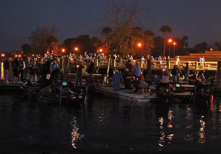 bass boat ดูยังไงก็สวย หรือใครว่าไม่จริง?  :grin: