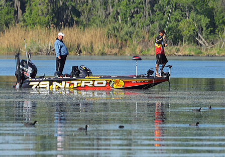Kevin VanDam ก็ลุยสาหร่ายเหมือนกันวันนี้  :cool: