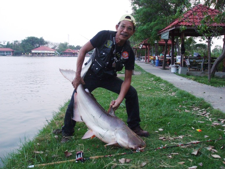 ขึ้นมาแล้วครับ...สีหน้าบ่งบอกเลยว่า เหนื่อยสุดๆ  :laughing: