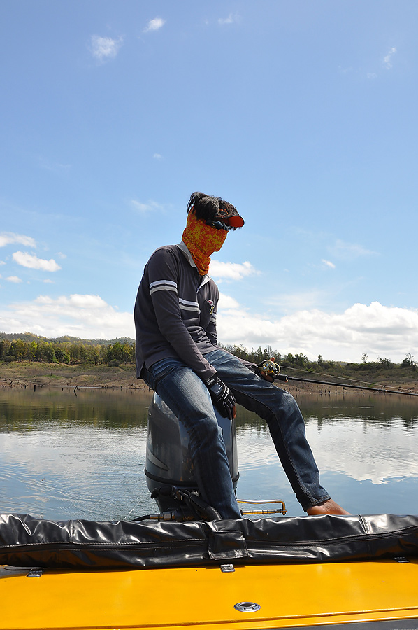 ผมอยุ่หัวเรือ เจ้าจออยุ่ท้ายเรือ น้าชักช้าอยุ่กลาง ใช้ให้ถ่ายรุปเก็บบรรยากาศไปก่อน(หลอกง่ายดีวุ้ย)..