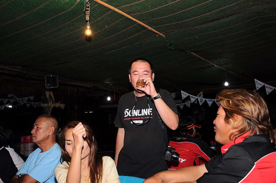 แต่คนที่กำลังดกเนี่ย ผมรู้จักน่ะว่าใคร เพราะกำลังเจอเริ่มร่างที่ 1 แล้วล่ะ :grin: :laughing: :laughi